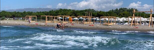 Tragedija u Ulcinju: Tutinac se utopio na Velikoj plaži, supruzi se bore za život