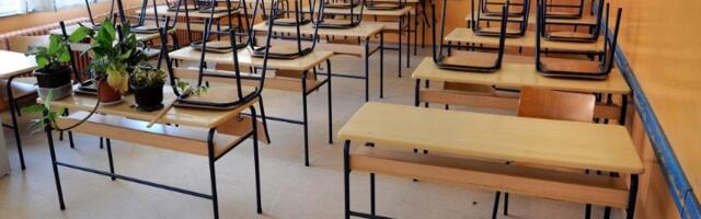 Škola prokišnjava, a zidovi puni vlage (FOTO)