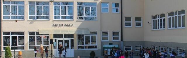 Okončan raspust, đaci u školskim klupama