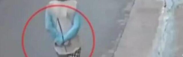 DEVOJKA BOSA I ZAVEZANIH RUKU SNIMLJENA KAKO ŠETA ULICOM! Dobro pogledajte SNIMAK - 7 DANA KASNIJE NAĐENA MRTVA