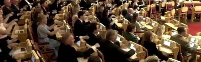 Dok se kod nas svađaju, u Norveškoj veslaju: Parlament na zanimljiv način podržao Halanda i ekipu /VIDEO/