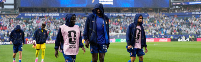 Stadion hitno evakuisan usred Mundijala: Evo šta je izazvalo haos na utakmici Francuske i Iraka