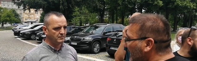Bulatović u klinču sa obezbeđenjem Predsedništva (VIDEO)