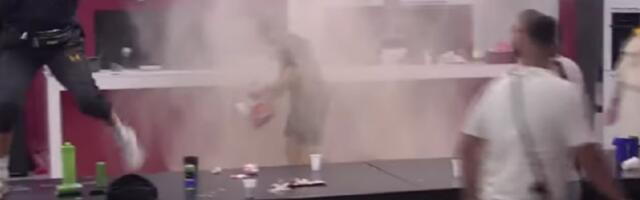 KARAMBOL U ZADRUZI, TRESE SE IMANJE! Zadrugari doživeli NERVNI SLOM zbog Ćertića, lete mu PROTEINI po kući, Lepi Mića URLA, zadrugari mu BACAJU HRANU! (VIDEO)