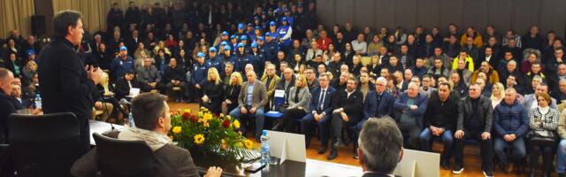 Gašić sa vranjskim naprednjacima u Jumku, Vučić se javio telefonom FOTO
