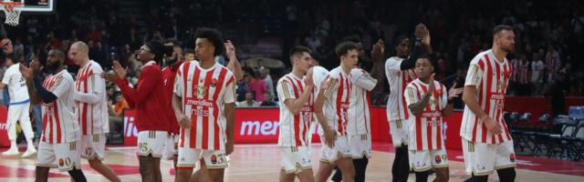 Ovo će iznervirati Delije! Osvanule fotke Zvezdinog pleja iz noćnog kluba s cigaretom u ustima