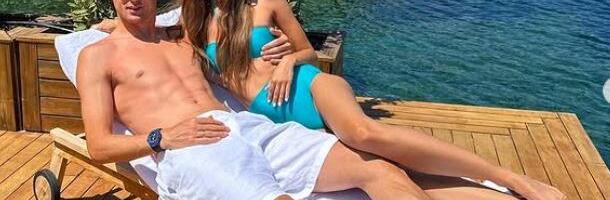 NEMANJA MATIĆ ODRIŠIO KESU! Suprugu oborio s nogu – Ferari, torta sa brutalnom porukom i pokloni od kojih zastaje dah! (FOTO)