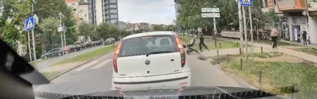 Majka sa bebom prelazila ulicu, vozilo prošlo tik pored njih: Drama u Novom Sadu (VIDEO)