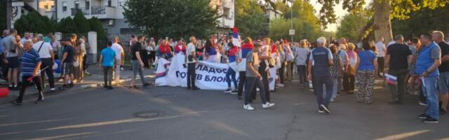 Gospođa mami SNS-ovce, njima se "smeše brci" (VIDEO)
