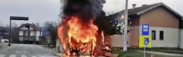 Drama kod Kruševca: Vatra ''progurala'' autobus (VIDEO)