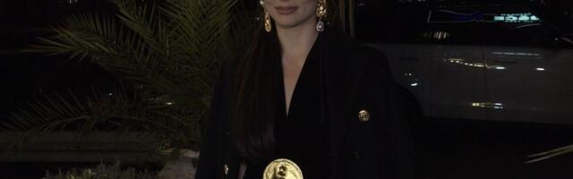 Stajling Milice Pavlović će želeti da iskopiraju mnoge: Blista u crnoj toaleti, zlatni detalji su pun pogodak