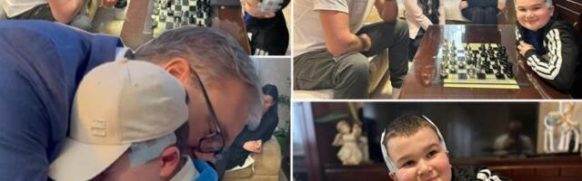 TO MI JE BIO NAJBOLJI DAN U ŽIVOTU! Andrija ne skida osmeh sa lica nakon posete Vučića: Stigao mi je i obećani šah...