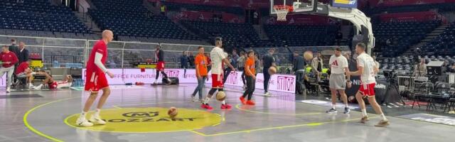 Večiti spremni za spektakl: Zavirite na zagrevanje Partizana i Zvezde pred derbi u Areni