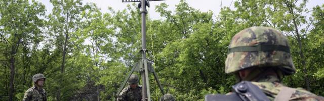 OBUKA U SVIM USLOVIMA Pripadnici Brigade veze jačaju operativnu spremnost (FOTO)