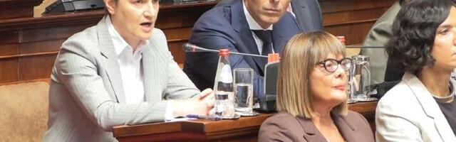 Dok opozicija zviždi, Brnabić uporno priča