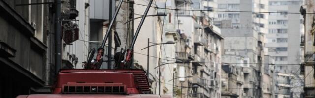 Trola pala devojčici (12) na glavu