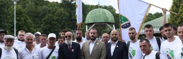 Zukorlić jedini lider iz Sandžaka na dženazi u Srebrenici