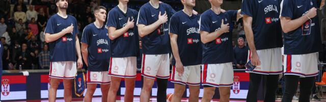 (POLUVREME) EVO ZAŠTO PRETEŽNO IGRAJU STARNI KOŠARKAŠI U VEČITIM RIVALIMA: Srbija se bruka protiv Švajcarske u Pioniru!