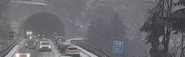 Kilometarske kolone na ulazu u ovaj srpski grad! Vozači ogorčeni: Niko ne može da mrdne, ovo je haos"