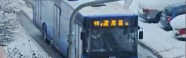 Autobus ide unazad zbog snega: "Miško može u rikverc do Beograda" (VIDEO)