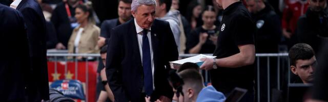 KURIR NA LICU MESTA! Pogledajte kako je Svetislav Pešić dočekan od strane navijača Crvene zvezde! (VIDEO)