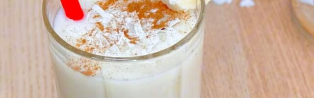 VIDEO: Smuti od kokosa i banane (sa malkice alkohola)