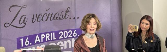 Lepa Lukić prešla na žene: Pevačica šokirala javnost (VIDEO)