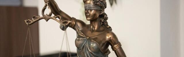 Sudovi u Rusiji izrekli više kazni zbog pokazivanja srednjeg prsta