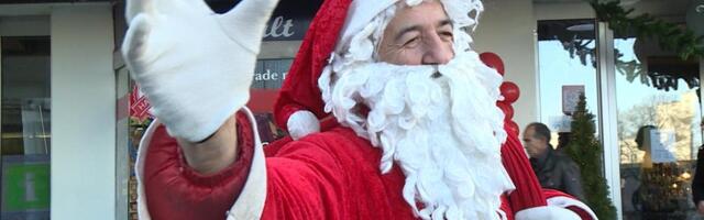 Maleri prate Deda Mraza, nad Češkom ga oborila armija, a zatim je izazvao sudar