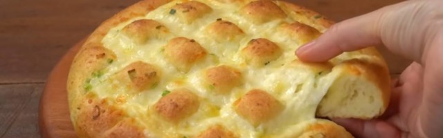 Recept za hleb sa sirom je pogledalo tri miliona ljudi i svi su oduševljeni: ovo je toliko sočno i preukusno
