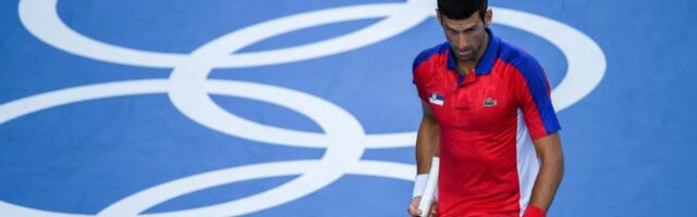 Novak Đoković bodrio odbojkaše u Parizu (FOTO)