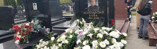 POMEN SAŠI POPOVIĆU: Četrdeset dana od smrti direktora i osnivača "Grand" produkcije  (FOTO/VIDEO)