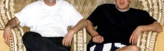 JEZIVA SLIKA ŠIPTARA I KUMA PORED MRTVOG TELA DRUGA! Došli u stan gde je ubijen i OKRUŽILI GA, za ovo MALO KO ZNA!