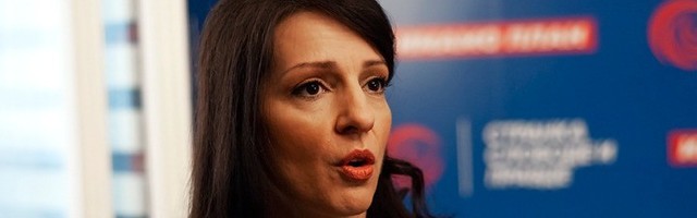 Tepić: Psi neka laju o poršeima