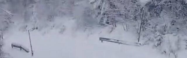 SNEG SATIMA PADAO U ZLATIBORSKOM OKRUGU! Čitavu noć putari bili na terenu! (FOTO)