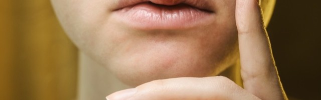 Herpes na usnama: Kako se leči i ublažava?