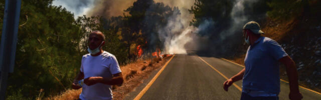 POŽAR GUTA ELITNI TURISTIČKI KOMPLEKS: Gosti beže brzinom svelosti od vatre, vatrogasci već na kolenima, a sada je zatvoren i auto-put! (VIDEO)