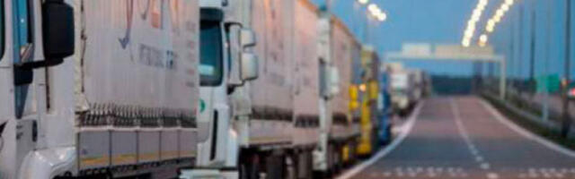 Теретњаци чекају четири сата на Батровцима на излазу из Србије