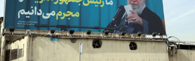 Хамнеи позвао Иранце да покажу јединство и „разочарају непријатеља"