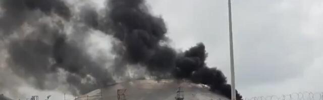POGOĐENA RAFINERIJA NAFTE U HAIFI! Izraelski pogon u plamenu, gust crni dim kulja iz postrojenja (VIDEO)