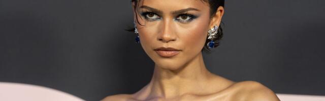 Zendaja haljinom raspametila sve na premijeri: U plavoj kreaciji prošetala kao anđeo, a ceo svet bruji o njenoj nameri