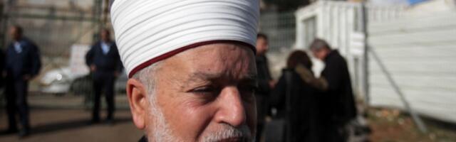 Вафа: Израелске снаге привеле великог муфтију Јерусалима и Палестине након молитве