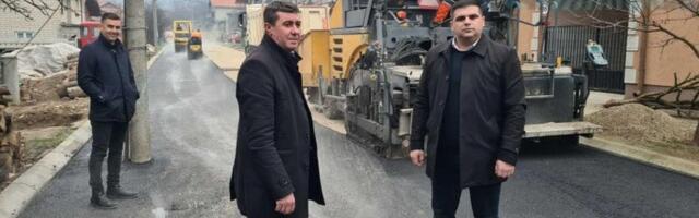 U ovom srpskom gradu asfaltiraju ulicu oko bandere i time se hvale (FOTO)