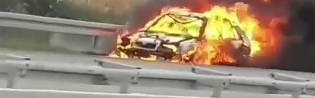 VIDEO: Automobil u plamenu na autoputu kod Novog Sada