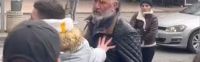 Obrenovčani "dočekali" opštinare: Pomoćnik predsednika dobio više jaja u glavu (VIDEO)