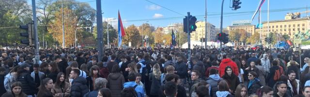 Blokada nastave u više od 30 škola: Srednjoškolci i danas izlaze na ulice u znak podrške Dijani Hrki