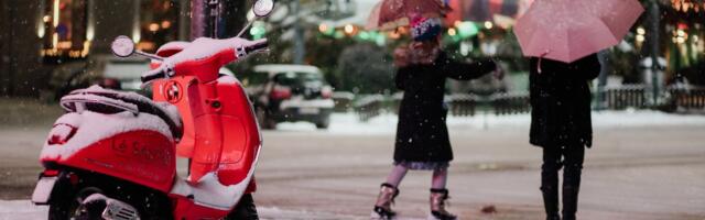 Kragujevac pod deset centimetara snega: Očišćen deo centra, ulice prigradskih naselja pod ledom, autobusi skraćeno
