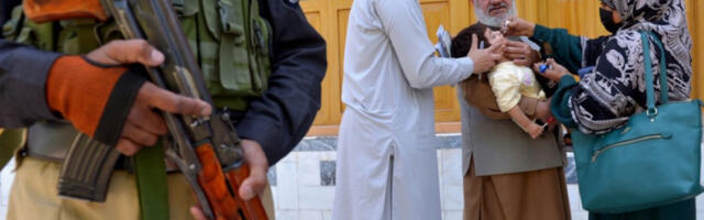 Убијени полицајци у нападима на тимове за вакцинацију