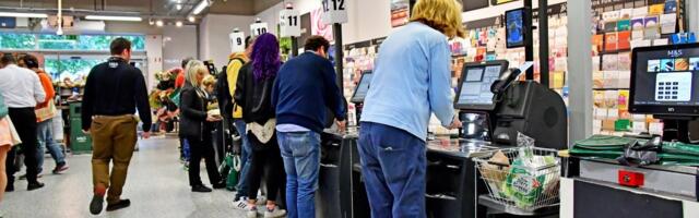 Nije moj posao da čistim za vašim unukom: Reakcija ovog kasira razbesnela Srbiju