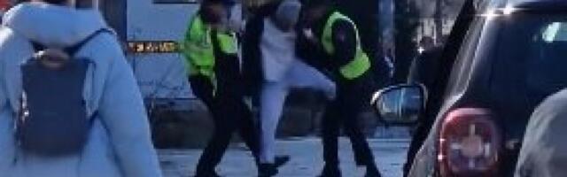 Snimak drame u Sarajevu! Muškarac nožem pretio policiji, opirao se hapšenju (VIDEO)